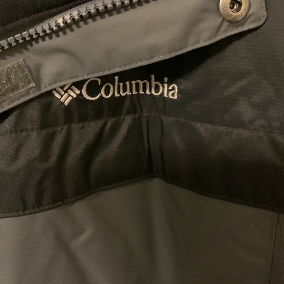 Nice Columbia Jacket. Double zippers & Velcro size XL - Picture 3 of 4